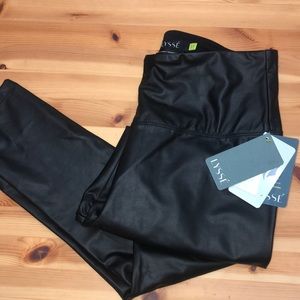 NWT Lyssé Leggings